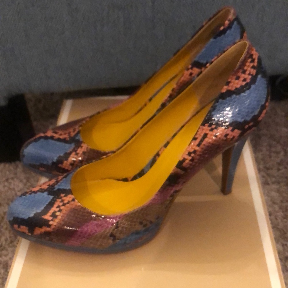 Nine West snakeskin pumps